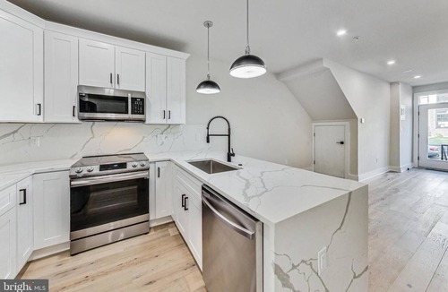 Northeast Condo | Explore Washington DC with a brand 3BR new cozy condominium in Ivy City!