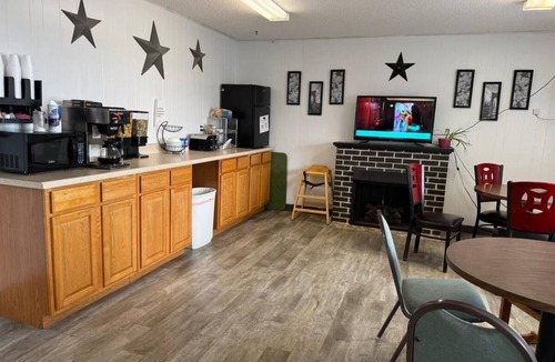Ida Grove Hotel | Explore Western Iowa with a Cozy, Restful Castle-Inspired Room