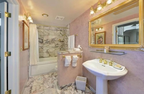 Santa Rosa Hotel | Explore Wineries from a Classic Santa Rosa King Room Filled with Timeless Charm