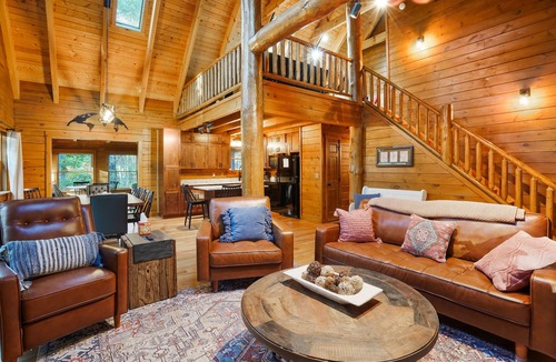 Logan Cabin | Explorer Lodge | Hocking Hills, Theatre Room