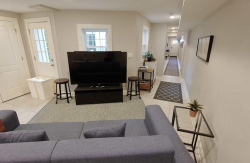 Stanton Park Apartment | Explorers Paradise Walk to Capitol