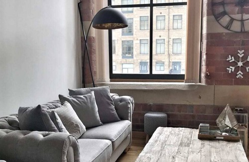 Shipley Apartment | Exposed brickwork, beautiful decor and well located for Saltaire