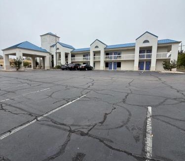 Troy Hotel | EXPRESS INN Troy