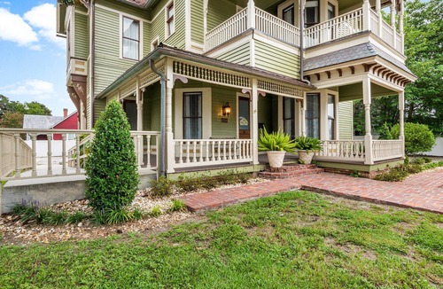 Lake City House | Exquisite 125 Year Old Queen Anne Historical House - 2nd Floor - 4 Room Unit