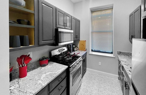 Downtown Baltimore Apartment | Exquisite 1st Floor One Bedroom in Historic Marble Hill w/Modern Amenities