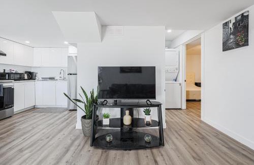 Bradford Apartment | Exquisite 2-Bdrm Basement Suite with FREE Parking