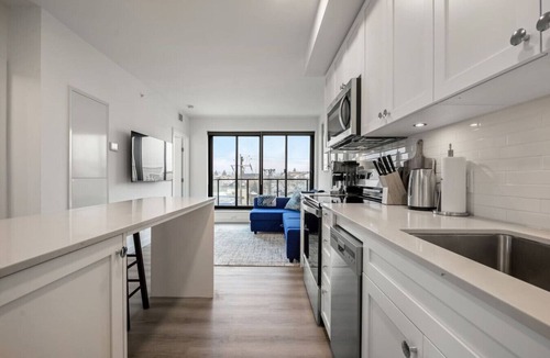 Crescent Heights Apartment | Exquisite 2 Bed Condo near DT Core W/Free Parking