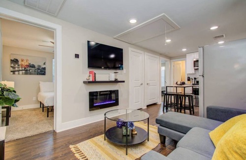 Greater East End House | Exquisite 2-bedroom house in nice Mongolia Park Houston