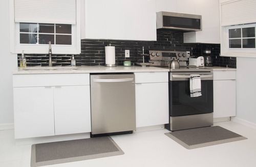 Queens House | Exquisite 5 BR, 2 B home in the NYC area 10 minutes from JFK in a quiet area.