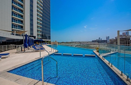Dubai Internet City Apartment | Exquisite Apartment Minutes Away from the Beach