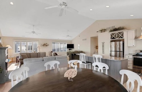 Gold Coast House | Exquisite Beachfront Retreat with Stunning Ocean Views