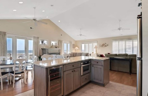 Gold Coast House | Exquisite Beachfront Retreat with Stunning Ocean Views