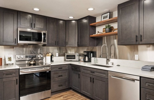 Government Camp House | Exquisite Custom Furnishing and Design, Pet Friendly, BBQ, One Block From Center of Government Camp
