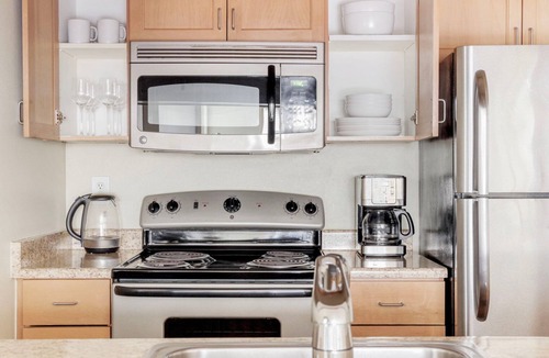 Yesler Terrace Apartment | Exquisite First Hill 2BR w/Gym, BBQ, Club & Rooftop, by Blueground