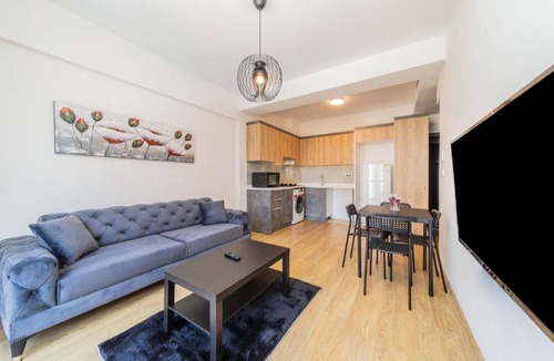 Kepez Apartment | Exquisite Flat with Shared Pool in Kepez