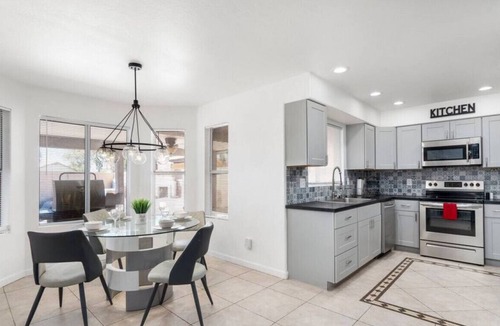 Bailey Commons House | Exquisite Home in Phoenix with a Pool! BBQ! Gym! Firepit!