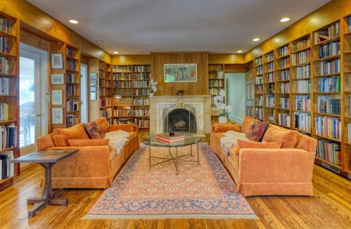 Williamstown House | Exquisite home with deck, full kitchen, seclusion, full kitchen & W/D