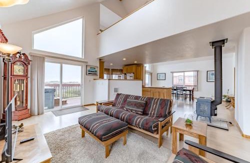 Gold Beach House | Exquisite home with spectacular views deck gas fireplace & game room