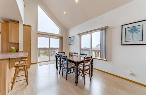 Gold Beach House | Exquisite home with spectacular views deck gas fireplace & game room