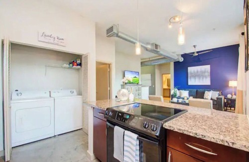 Riverside Terrace Apartment | Exquisite Houston Med. Center 2B/2B Apartment Free Parking
