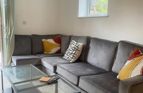 Cathays Apartment | Exquisite Long-Term Living in Cardiff's Heart