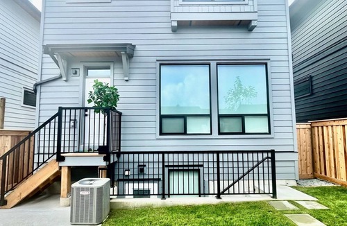 Willoughby House | Exquisite & Luxurious Family Home, Near Vancouver, 5-star rated, Pet Friendly