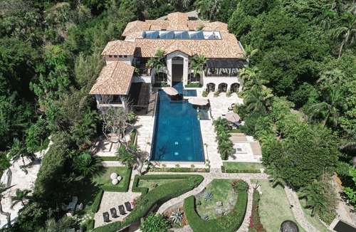 Cabrera Villa | Exquisite Luxury Beachfront Hacienda Retreat