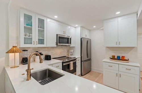 Park Shore House | Exquisite Luxury First Floor Condo - Easy Walk to Amenities