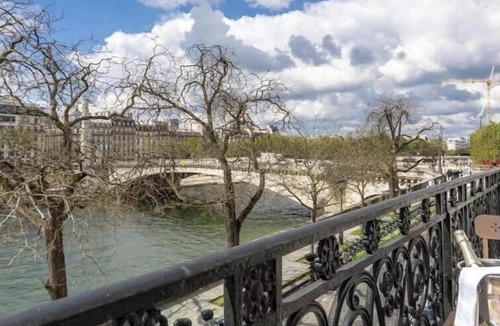 Notre Dame Apartment | Exquisite Marais Abode with Stunning River Viewsn