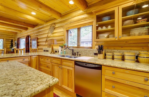 McCall Cabin | Exquisite McCall Log Cabin - Walk to Payette Lake!