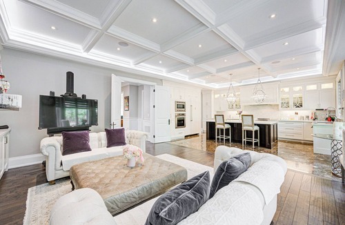 Willowdale House | Exquisite Multi-Level 4-Bedroom Designer Home