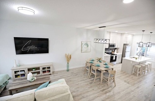 Southwest Edmonton House | Exquisite Oasis With 3 King Beds|Airport|Disney+