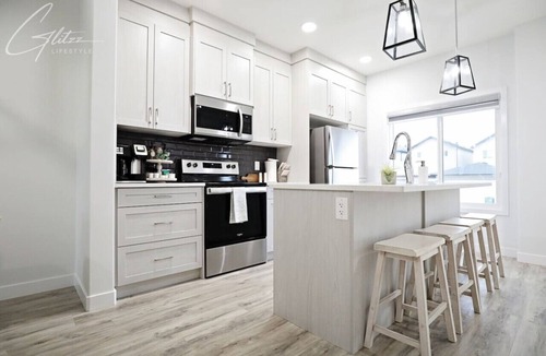 Southwest Edmonton House | Exquisite Oasis With 3 King Beds|Airport|Disney+