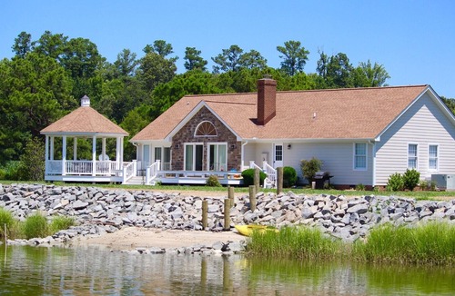 Ware House | Exquisite Riverfront Living! Newly renovated; convenient to historic sites.