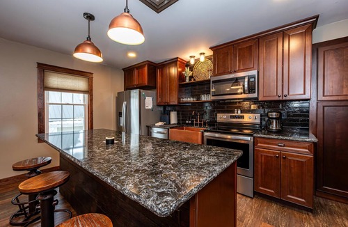 Nashville Condo | Exquisite rustic-contemporary 2 BR Artist Colony condo in a prime location