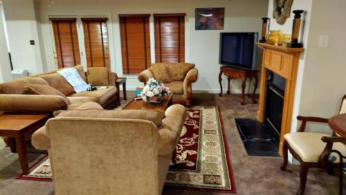 Upper Marlboro House | Exquisite & Serene 1 Bedroom, 1 Full Bath Apartment