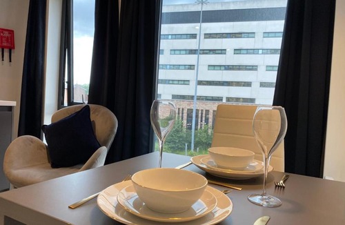 Coventry Apartment | Exquisite Studios at 33 Parkside in the Heart of Coventry