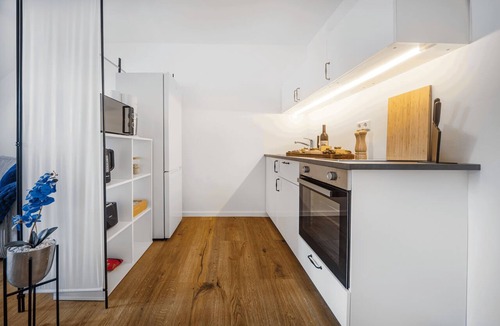 Suedviertel Apartment | Exquisite Superior Suite Near MESSE/CENTER/RÜ/GRUGA/EVONIK/EON
