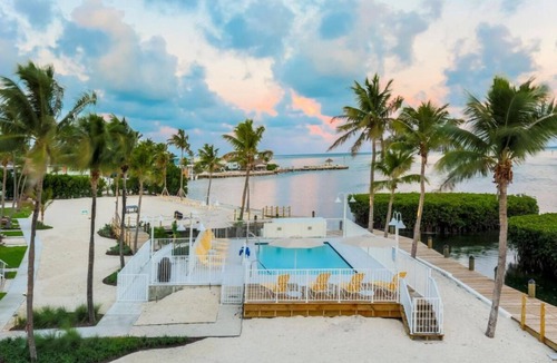 Islamorada Apartment | Exquisite Unit w/Balcony and Kitchenette! Pool, Bike Rental, Breakfast Included