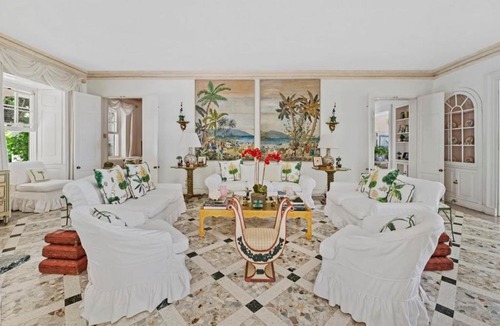 Lascelles Villa | Exquisite Villa Which in Crescent-shaped Shoreline