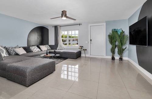 Golden Glades Villa | Exquisite Villa with Luxurious Pool