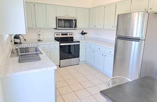 Roselle Apartment | Extended Stay 2 BR Condo - Walk to Train!