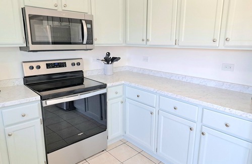 Roselle Apartment | Extended Stay 2 BR Condo - Walk to Train!