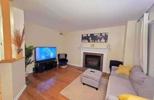 Montville House | Extended Stay 3 beds 2 baths & Available Basement Suite