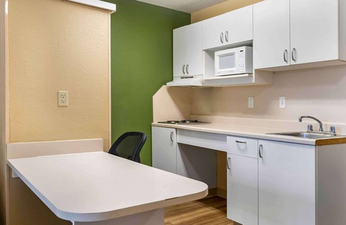 Novi Hotel | Extended Stay America Select Suites Detroit Novi Haggerty Rd