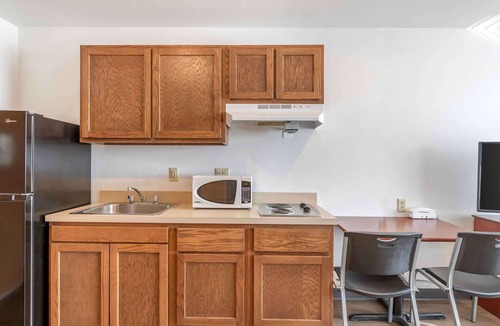 Millard Hotel | Extended Stay America Select Suites - Omaha - Southwest