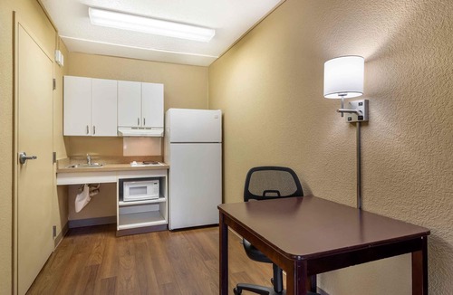 Greenbrier East Hotel | Extended Stay America Suites Chesapeake Crossways Blvd