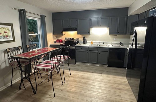 Hickory Apartment | Extended Stay NE Hickory 2 Bed, 1.5 Bath, Workspace, Washer Dryer, Easy Commute