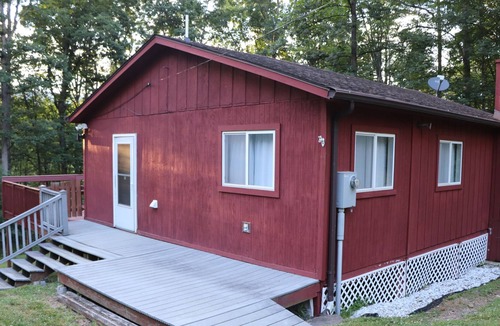 Broadway Cabin | Extensive book libary and place to disconnect!