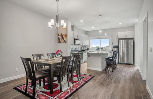 Airdrie House | Extra Large House with AC, Banff Access, Sleep 12, BBQ, 4 Bedrooms & 2 Sleeper Sofa Beds